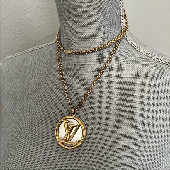 Louis Vuitton Louise Necklace - Picture 12 of 17